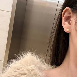 Exquisite S925 sterling silver gold flower stud earrings with sparkling crystals