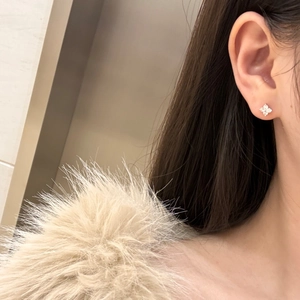 Elegant S925 sterling silver four-leaf clover stud earrings with clear sparkling zircons