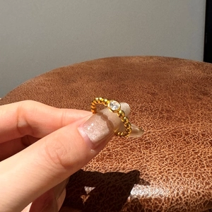 Bague élégante en argent S925 doré avec perles et oxyde de zirconium étincelant