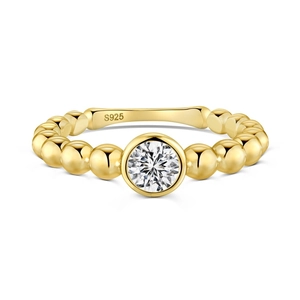 Bague perlée en argent 925 doré avec une pierre de zircone ronde étincelante sertie