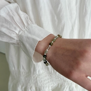 Natural green rutilated quartz and freshwater pearl beaded bracelet with silver clasp