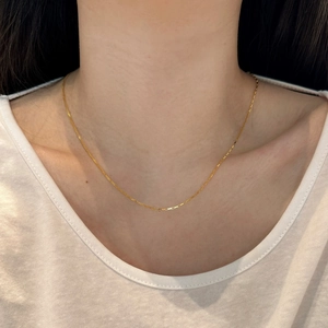 Close-up of S925 silver gold necklace with asymmetric paperclip and round link design