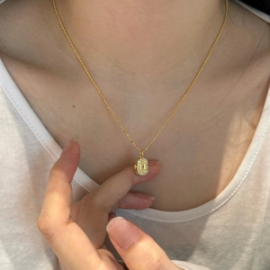 Collier en argent S925 doré avec pendentif rubis rouge et contour en diamants