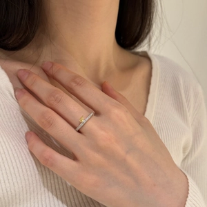 Bague en argent S925 avec une pierre jaune en forme de poire et zircons pavés