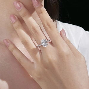 Elegant S925 sterling silver ring with oval cut solitaire and pavé diamond band