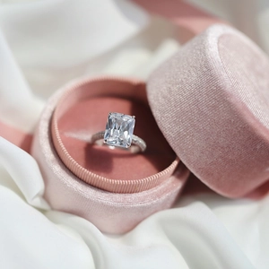 Lussuoso anello in argento sterling S925 con diamante taglio radiant da 7 carati in box