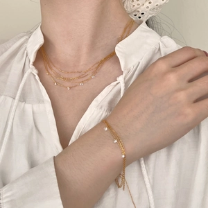 Ensemble élégant de collier et bracelet multicouche en argent S925 doré avec breloques rondes