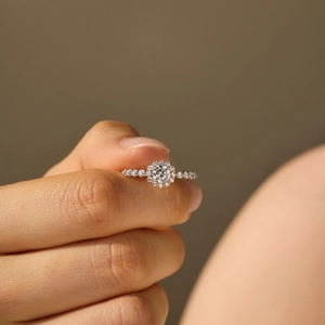 Exquisite S925 sterling silver halo ring with a round center stone and diamond accents