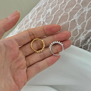 Elegant S925 sterling silver pearl row rings in gold and silver finish for women