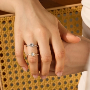Exquisite S925 sterling silver halo rings in gold and silver finish with round crystals