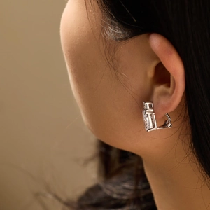Boucles d'oreilles luxueuses en argent S925 avec une grande pierre carrée taille glace