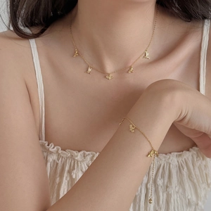 Parure élégante collier et bracelet oiseau doré avec des détails en cristaux brillants