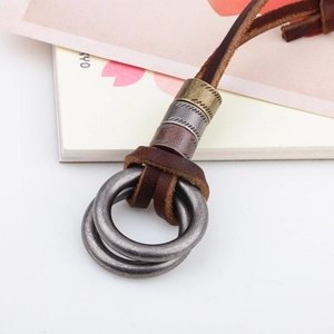 Collier en cuir de vachette vintage avec pendentif double anneau en bronze antique