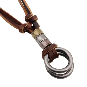Collier vintage en cuir avec pendentif à double anneau et perles en métal mélangé