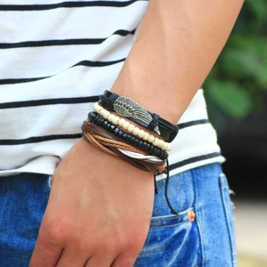 Ensemble de bracelets multicouches avec ailes d'ange, cuir et perles de bois