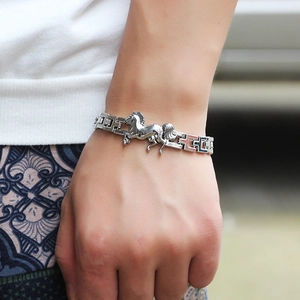 Men's retro silver metal bracelet featuring a galloping horse relief with geometric links