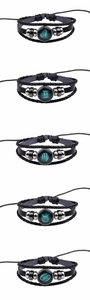 Vue détaillée de bracelets en cuir tressé du zodiaque avec des signes lumineux.