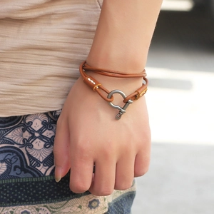 Bruine leren wikkelarmband met vintage metalen hoefijzergesp voor dames en heren