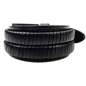 Meerlaagse zwarte leren herenarmband met geribbelde textuur en punk-stijl