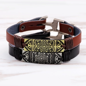Punk-Lederarmband-Set mit Vintage-Legierungskreuz-Blatt-Anhängern und Metallschnallen