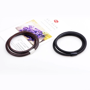 Braune und schwarze zweilagige geflochtene Lederarmbänder mit Magnetverschluss