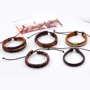 Fünfteiliges Vintage Lederarmband-Set für Herren in Braun mit verstellbaren Kordeln