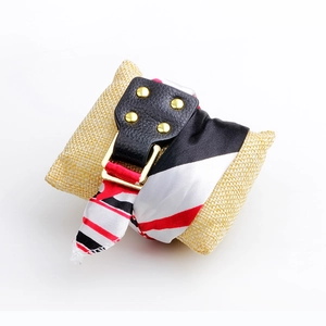 Bracelet foulard en soie style bohème avec cuir noir et boucle en métal doré