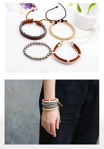 Dettaglio di un set di 4 braccialetti in pelle, corda intrecciata e perline metalliche