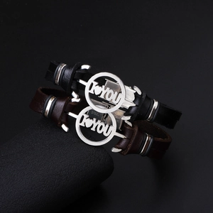 Bracelets de couple minimalistes en cuir avec charmes en acier gravés I Love You