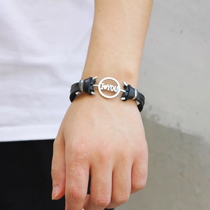 Bracelet en cuir tressé noir avec breloque ronde en acier inoxydable I Love You