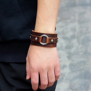 Mens vintage punk style wide brown leather bracelet with silver metal ring and studs
