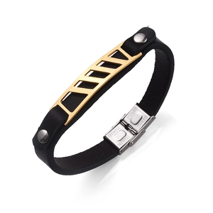Bracciale classico da uomo in pelle nera con inserto geometrico in acciaio dorato