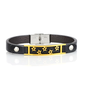Bracciale classico in pelle con placca a stelle dorate e chiusura argento su bianco