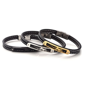 Détail de trois bracelets en cuir avec motifs gecko et fermoirs magnétiques en acier