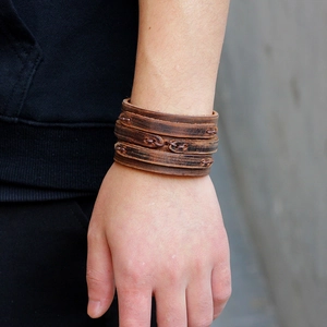 Bracelet en cuir marron fait main de style punk avec design vintage multicouche enveloppant