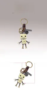 Détails du porte-clés robot vintage avec finition en bronze et lanière en cuir brun