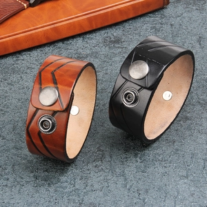 Punk style wide leather bracelet with bull head alloy and snap buttons in black and brown