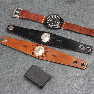 Bracelets rétro en cuir véritable punk avec médaillons argentés motif soleil