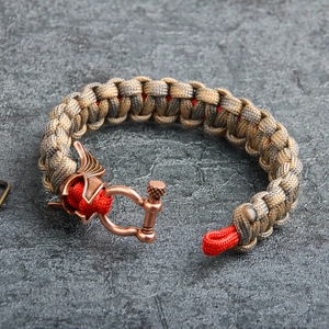 Bracelet en paracorde fait main avec casque spartiate en bronze et fermoir manille