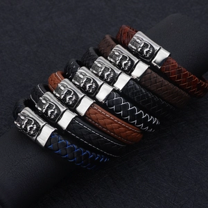 Pulseras de cuero trenzado para hombre con cierres metálicos con relieve de lobo
