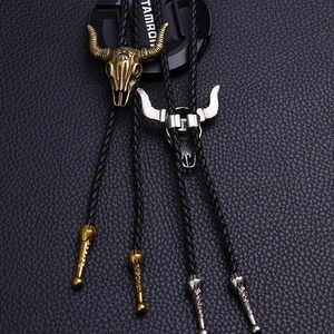 Vintage Western Cowboy Bolo Tie mit Stierschädel-Anhänger in Bronze und Silber Optik