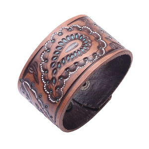 Klassisches braunes Lederarmband im Punk-Stil mit geprägtem Paisley-Blumenmuster