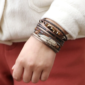 Bohemian Multi-Layer PU Leather Bracelet For Women Vintage Alloy Feather Pendant Rhinestone Inlaid Magnetic Clasp Fashion Jewelry