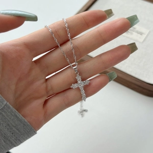 Elegant S925 sterling silver cross pendant necklace with sparkling cubic zirconia inlay