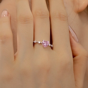 S925 sterling silver ring with heart pink gemstone and pavé diamonds on twisted band