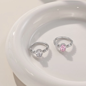 S925 sterling silver ring with oval cut zircon stones and beaded texture details