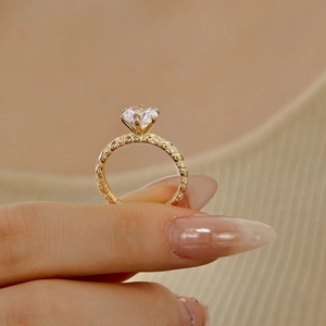 Luxurious S925 sterling silver gold ring with 2ct round stone and twisted rope band