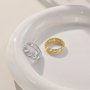 Elegant S925 sterling silver twisted rings set with sparkling zircon in gold and silver