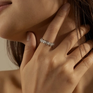 Close-up of S925 silver ring featuring floral wreath design and inlaid pearls