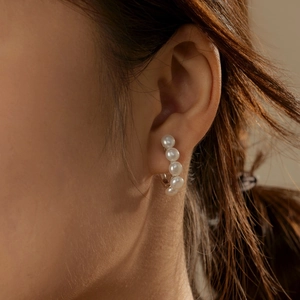 Elegant S925 sterling silver hoop earrings with five vertical freshwater pearls